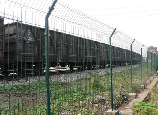 雙邊絲護欄安裝規范和注意事項呢？